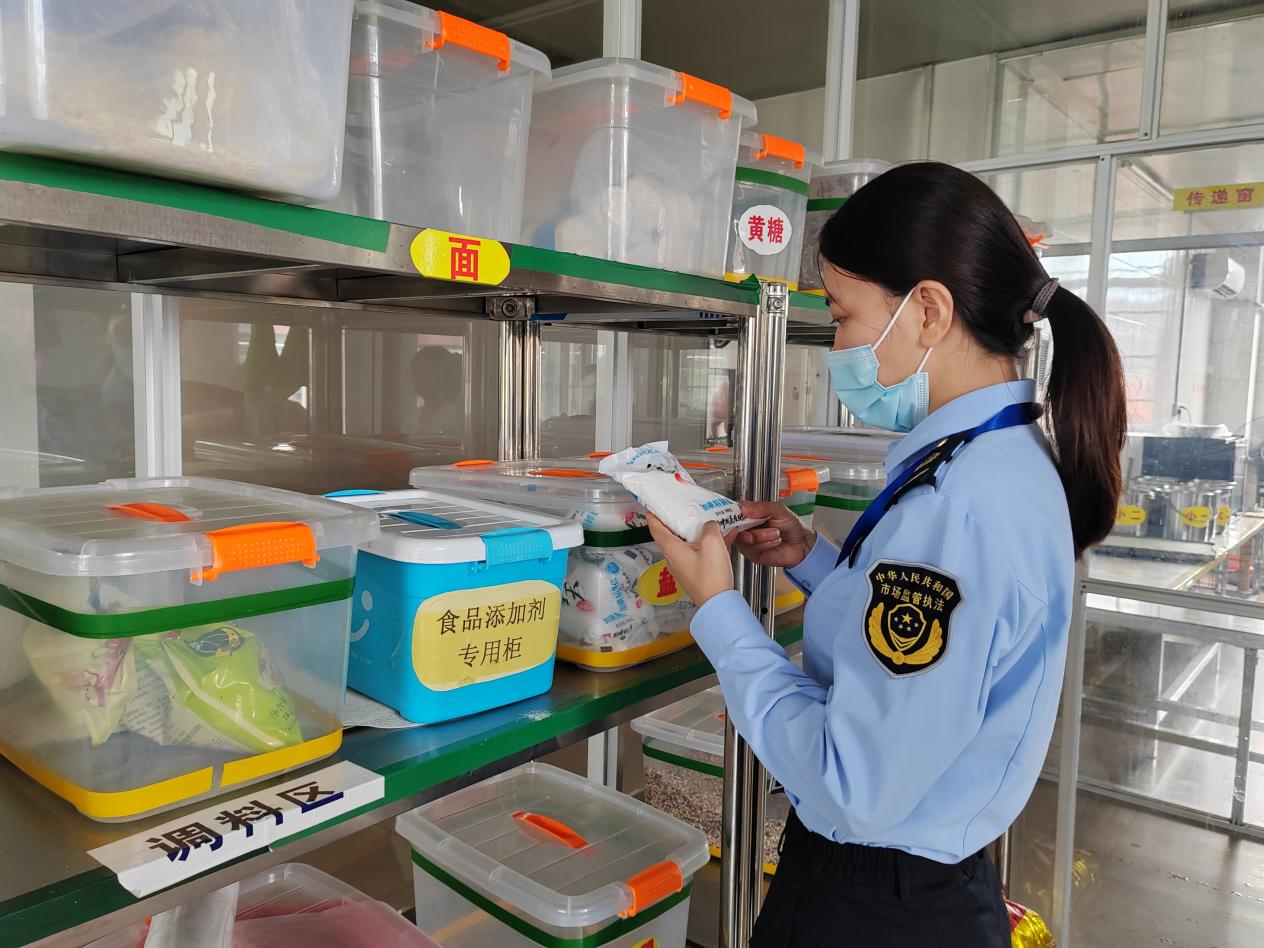 柳东新区深入开展食品安全“十大攻坚行动” 餐饮企业管理迈上新台阶